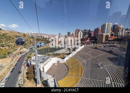 La Paz, Bolivien - 30. september 2018: Panoramablick von der Seilbahn von La Paz, in Bolivien Stockfoto