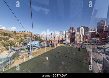 La Paz, Bolivien - 30. september 2018: Panoramablick von der Seilbahn von La Paz, in Bolivien Stockfoto