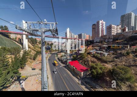 La Paz, Bolivien - 30. september 2018: Panoramablick von der Seilbahn von La Paz, in Bolivien Stockfoto