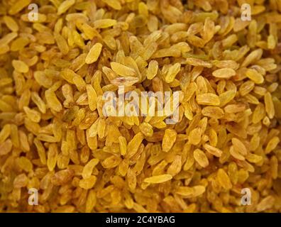 Rosinen Hintergrund. Gelbe Sultaninen. Golden Dried Seedless Trauben Draufsicht. Stockfoto