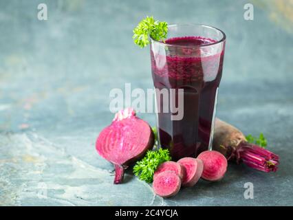 Frischer und gesunder Rote Beete Saft, gut für den hart und den Blutdruck Stockfoto