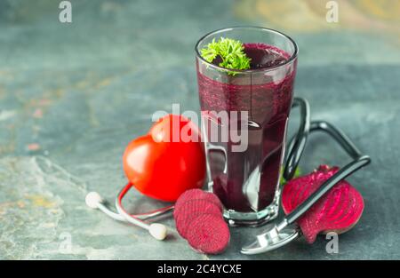 Frischer und gesunder Rote Beete Saft, gut für den hart und den Blutdruck Stockfoto