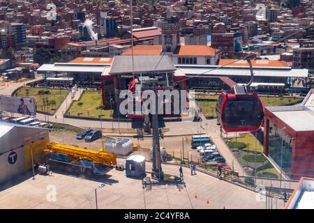 La Paz, Bolivien - 30. september 2018: Panoramablick von der Seilbahn von La Paz, in Bolivien Stockfoto