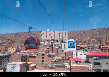 La Paz, Bolivien - 30. september 2018: Panoramablick von der Seilbahn von La Paz, in Bolivien Stockfoto