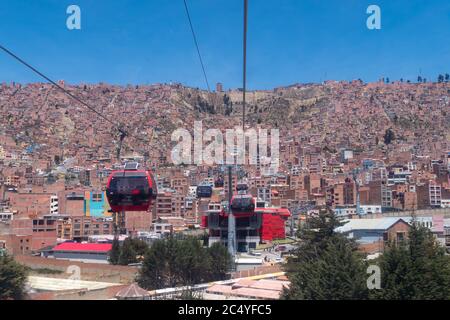 La Paz, Bolivien - 30. september 2018: Panoramablick von der Seilbahn von La Paz, in Bolivien Stockfoto