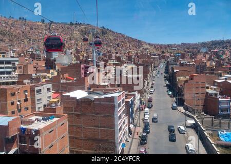 La Paz, Bolivien - 30. september 2018: Panoramablick von der Seilbahn von La Paz, in Bolivien Stockfoto