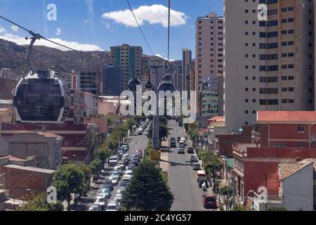 La Paz, Bolivien - 30. september 2018: Panoramablick von der Seilbahn von La Paz, in Bolivien Stockfoto