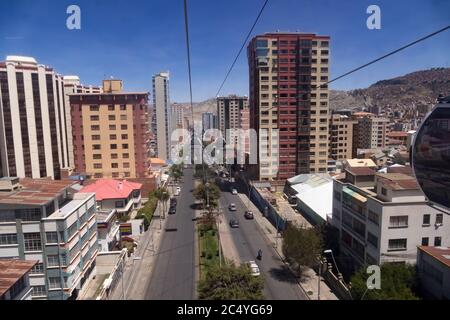 La Paz, Bolivien - 30. september 2018: Panoramablick von der Seilbahn von La Paz, in Bolivien Stockfoto