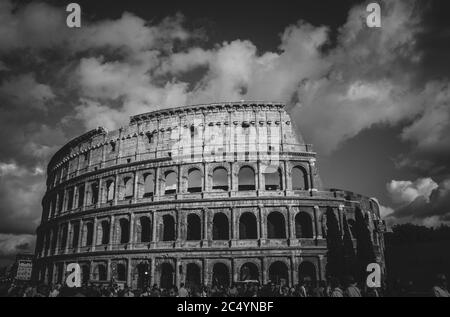 Das Kolosseum oder Kolosseum auch als Flavian Amphitheater, Rom, Italien bekannt Stockfoto