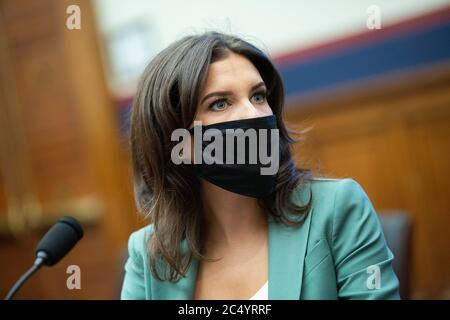 Amelia Brace, eine US-Korrespondentin für Seven News Australia, kommt am Montag, den 29. Juni 2020, vor dem United States House Natural Resources Committee im US-Kapitol in Washington, DC, USA, zur Aussage. Quelle: Stefani Reynolds/CNP /MediaPunch Stockfoto