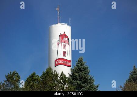 Der Städtische Wasserturm In Kincardine Ontario Kanada Mit Ihrem Berühmten Leuchtturm Im Hafen Von Kincardine Am Lake Huron Gemalt Stockfoto