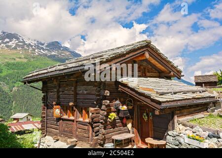 Schweiz, Kanton Wallis, Val d'Herens, La Sage, Hauseingang Stockfoto