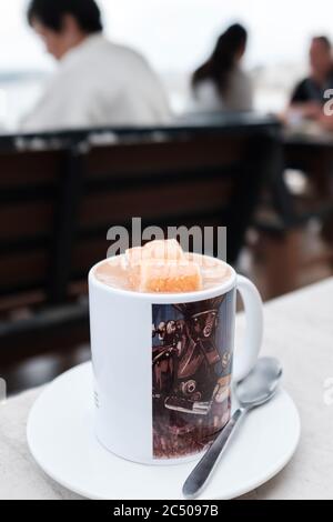 Heiße Schokolade mit Mandelmilch Stockfoto