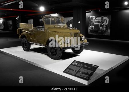 GAZ-69 Army Truck. Geländewagen 1970 Fahrzeug. Hergestellt in der UdSSR. Retro-Auto auf Ausstellung. Ausstellung für Oldtimer - Heydar Aliyev Centre, Baku, Azerb Stockfoto