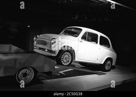 Fiat 500 L (1970). Kleiner italienischer Stadtwagen. Retro-Auto. Ausstellung für Oldtimer - Heydar Aliyev Centre, Baku, Aserbaidschan 26,04,2017 Stockfoto