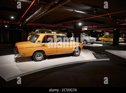 LADA VAZ 2103 (1976). Retro-Auto. Ausstellung für Oldtimer - Heydar Aliyev Centre, Baku, Aserbaidschan 26,04,2017 Stockfoto