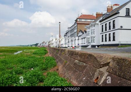 Parkgate, Wirral, UK: 17. Jun 2020: Eine allgemeine Straßenansicht von Parkgate, die sich neben der Flussmündung des Dee in Cheshire befindet. Stockfoto