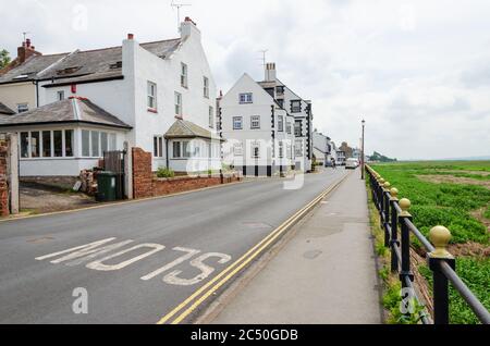 Parkgate, Wirral, UK: 17. Jun 2020: Eine allgemeine Straßenansicht von Parkgate, die sich neben der Flussmündung des Dee in Cheshire befindet. Stockfoto