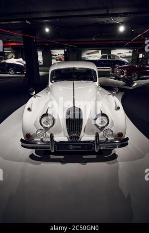 Jaguar XK140 (1956). Classic Sportwagen der britischen Firma Jaguar, produziert in der Zeit von 1954 bis 1957. Luxuswagen. Oldtimer-Ausstellung - Stockfoto