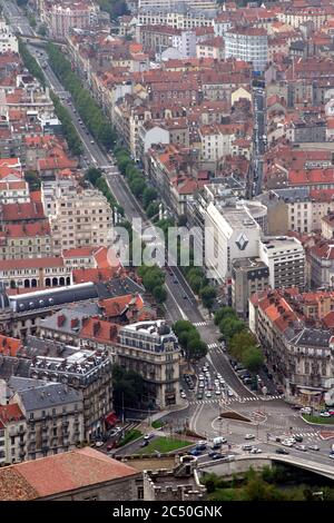 Grenoble Stadtpanorama von La Bastille Hill in Frankreich. Stockfoto