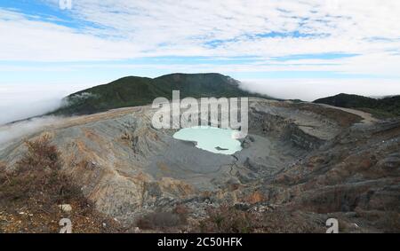 Poás Vulkan mit Kratersee Laguna Caliente, Costa Rica, Poas Vulkan Nationalpark Stockfoto