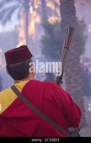 Bild eines Teilnehmers der Mauren- und Christenfeste in Valencia, Spanien Stockfoto