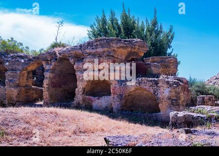 Römische und frühmittelalterliche Nekropole, diese Gräber stammen aus der spätrömischen und byzantinischen Epoche, Tal der Tempel, Agrigento, Sizilien, Italien Stockfoto