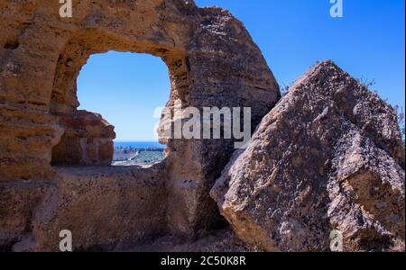 Römische und frühmittelalterliche Nekropole, diese Gräber stammen aus der spätrömischen und byzantinischen Epoche, Tal der Tempel, Agrigento, Sizilien, Italien Stockfoto