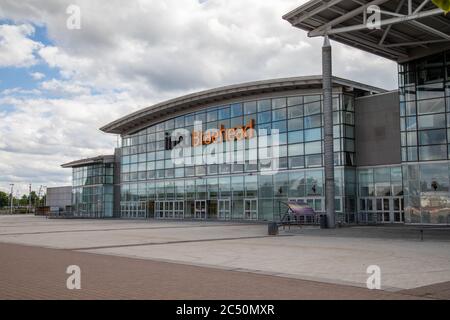 Das Einkaufszentrum Intu Braehead befindet sich auf dem Gelände des alten Renfrew-Kraftwerks am Südufer des Flusses Clyde Stockfoto