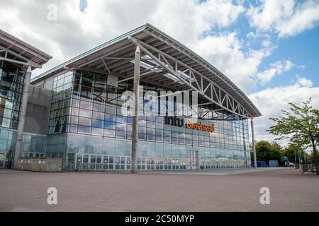 Das Einkaufszentrum Intu Braehead befindet sich auf dem Gelände des alten Renfrew-Kraftwerks am Südufer des Flusses Clyde Stockfoto