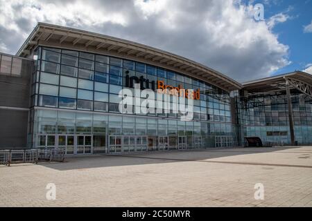 Das Einkaufszentrum Intu Braehead befindet sich auf dem Gelände des alten Renfrew-Kraftwerks am Südufer des Flusses Clyde Stockfoto