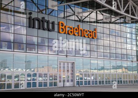 Das Einkaufszentrum Intu Braehead befindet sich auf dem Gelände des alten Renfrew-Kraftwerks am Südufer des Flusses Clyde Stockfoto