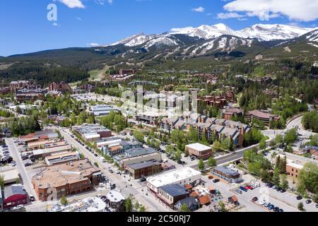 Luftaufnahmen über der Innenstadt von Breckenridge, Colorado Stockfoto