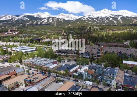 Luftaufnahmen über der Innenstadt von Breckenridge, Colorado Stockfoto