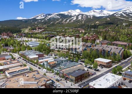 Luftaufnahmen über der Innenstadt von Breckenridge, Colorado Stockfoto