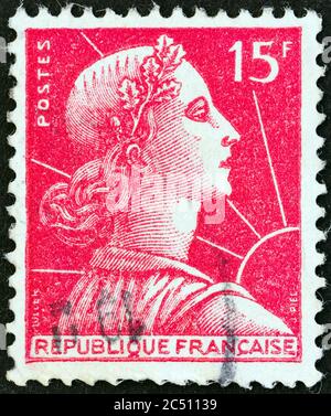 FRANKREICH - UM 1955: Eine in Frankreich gedruckte Briefmarke zeigt Marianne (Louis-Charles Muller-Design), um 1955. Stockfoto