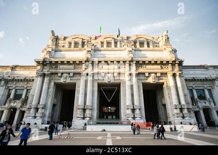 Mailand. Italien - 21. Mai 2019: Mailänder Hauptbahnhof. Milano Centrale Bahnhof auf der Piazza Duca d'Aosta. Stockfoto