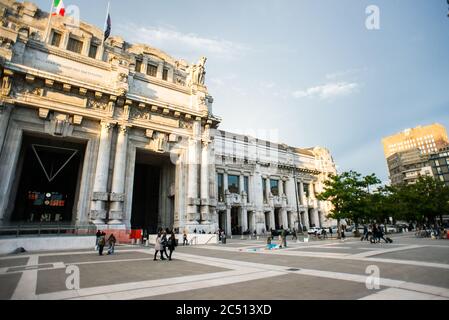 Mailand. Italien - 21. Mai 2019: Mailänder Hauptbahnhof. Milano Centrale Bahnhof auf der Piazza Duca d'Aosta. Stockfoto