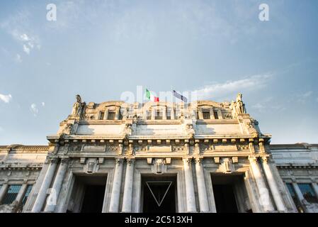 Mailand. Italien - 21. Mai 2019: Mailänder Hauptbahnhof. Milano Centrale Bahnhof auf der Piazza Duca d'Aosta. Stockfoto