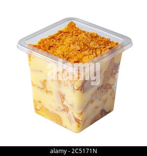 Mousse Dessert in Take Away Plastikbecher isoliert auf weiß Stockfoto