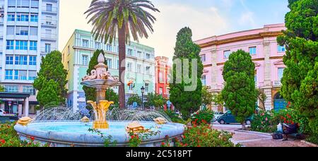 Der malerische Park mit Brunnen auf dem Plaza de las Tortugas, Cadiz, Spanien Stockfoto