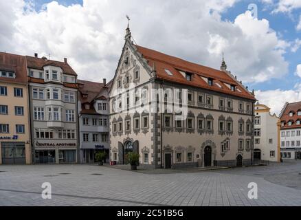 Ravensburg, BW - 21. Juni 2020: Blick auf das Lederhaus im Herzen der Altstadt von Ravensburg in Süddeutschland Stockfoto