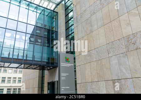 Vaduz, FL / Liechtenstein - 16. Juni 2020: Blick auf den Hauptsitz der Liechtensteinischen Landesbank in Vaduz in Liechtenstein Stockfoto