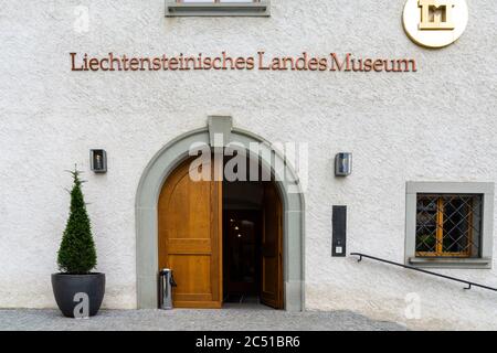 Vaduz, FL / Liechtenstein - 16. Juni 2020: Blick auf das Liechtensteinische Landesmuseum oder den Eingang des Nationalmuseums in Vaduz Stockfoto