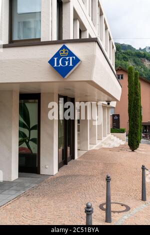 Vaduz, FL / Liechtenstein - 16. Juni 2020: Blick auf den LGT Bank Hauptsitz in Vaduz in Liechtenstein Stockfoto