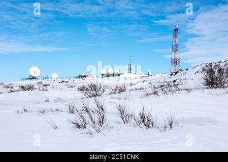 Verkauf Website auf dem Hügel in Tundra neben Anadyr, kleine Stadt in Tschukotka, Russland Stockfoto