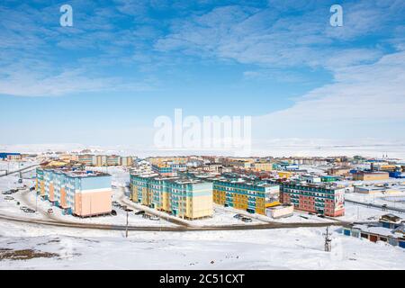 Anadyr, die Hauptstadt des autonomen Tschukotka-Bezirks in Russland, Blick vom Hügel Stockfoto