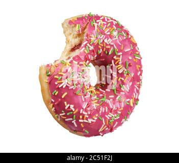 Rosa glasierte gebissen runden Donut mit Streuseln isoliert auf weißem Hintergrund. Seitenansicht Stockfoto