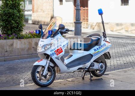 Jaen, Spanien - 18. Juni 2020: Motorrad der örtlichen Polizei in Jaen, Spanien Stockfoto