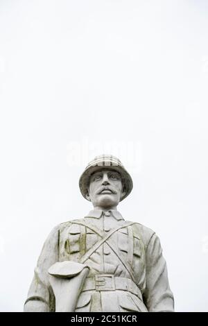 Skulptur eines Burenkriegssoldaten, Ersatzdenkmal von 2013, im Mesnes Park, Wigan. Stockfoto